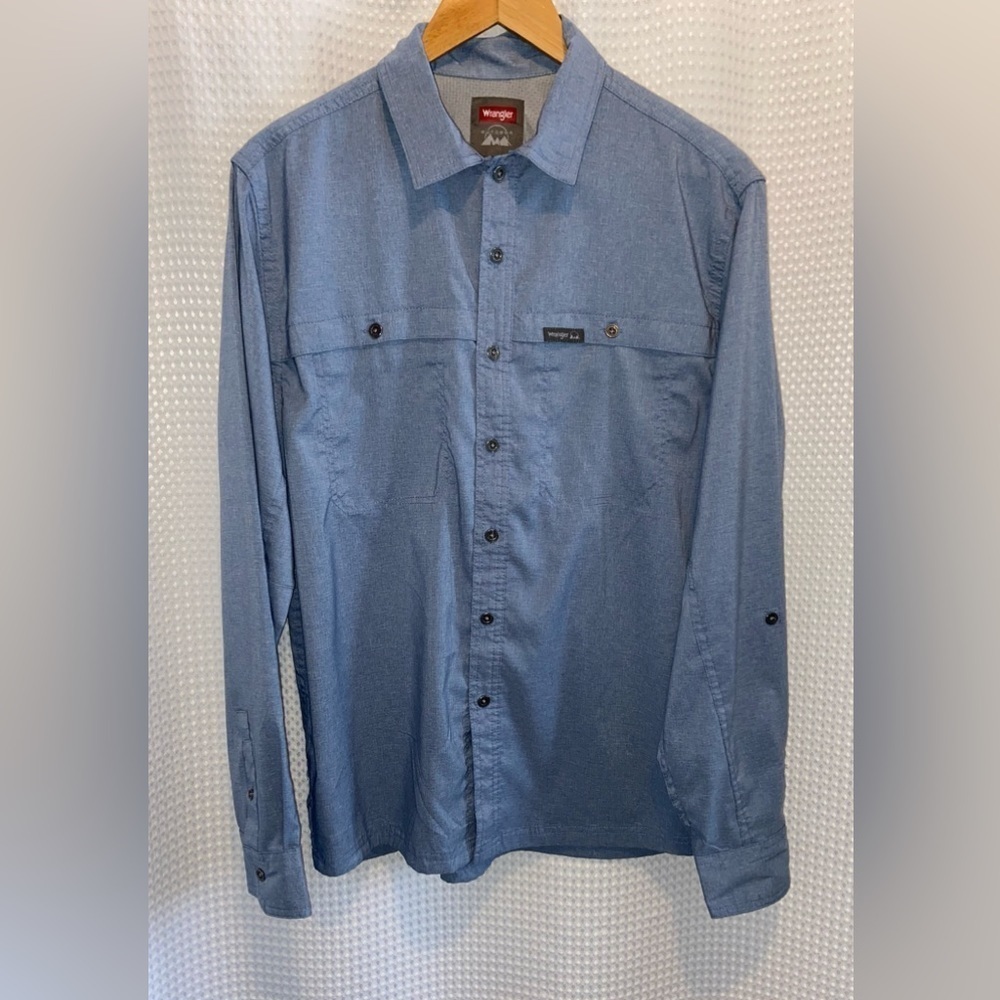 2/40$ Men’s WRANGLER outdoor regular fit blue buttoned stretchy shirt Sz‎ medium